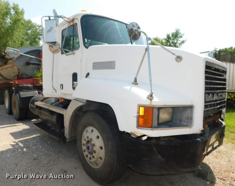 image for item DK8612 1993 Mack CH613  semi truck