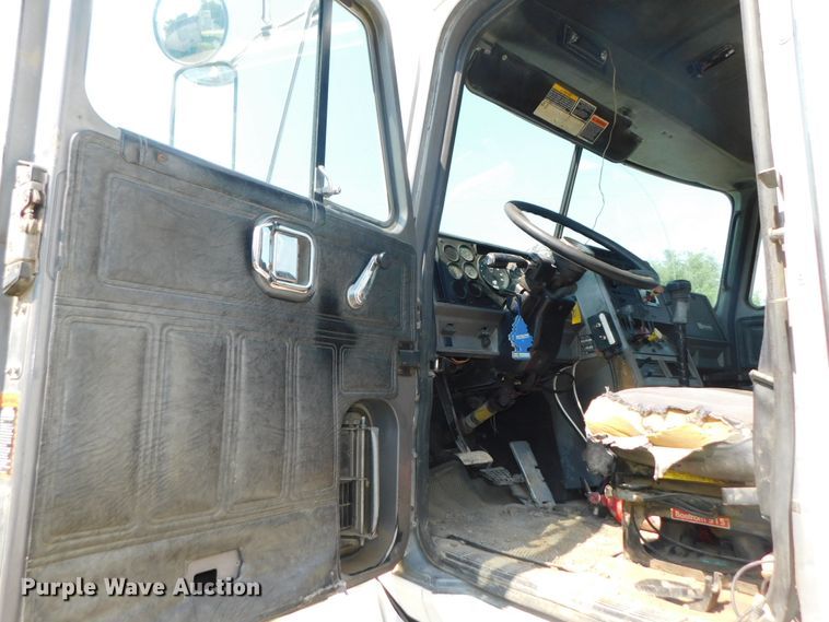 image for item DK8612 1993 Mack CH613  semi truck