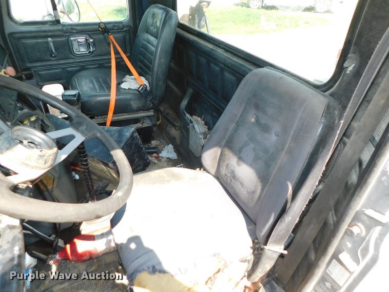 image for item DK8612 1993 Mack CH613  semi truck