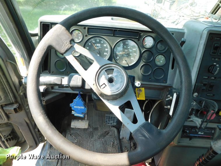 image for item DK8612 1993 Mack CH613  semi truck