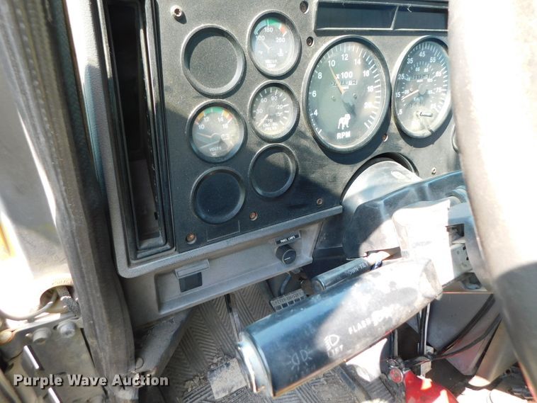 image for item DK8612 1993 Mack CH613  semi truck