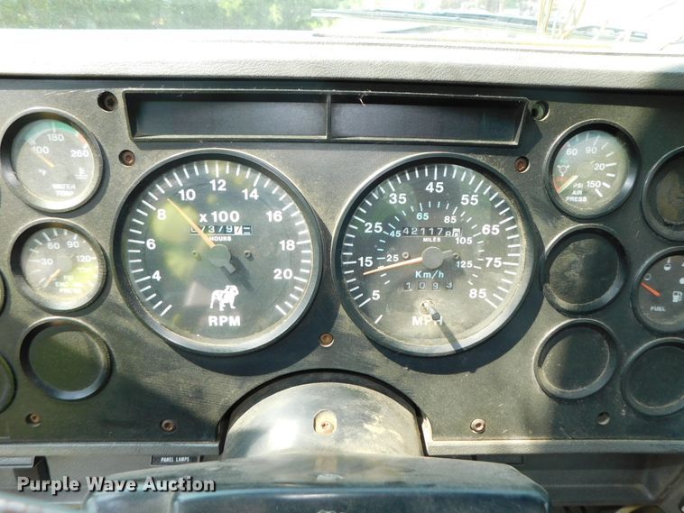 image for item DK8612 1993 Mack CH613  semi truck