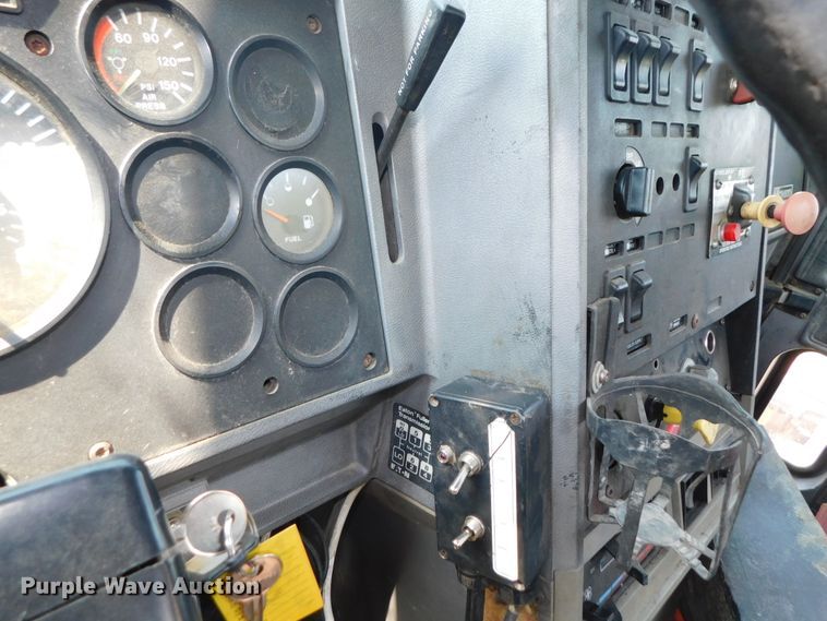 image for item DK8612 1993 Mack CH613  semi truck