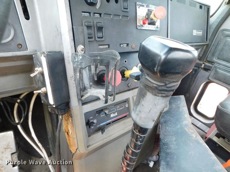 image for item DK8612 1993 Mack CH613  semi truck