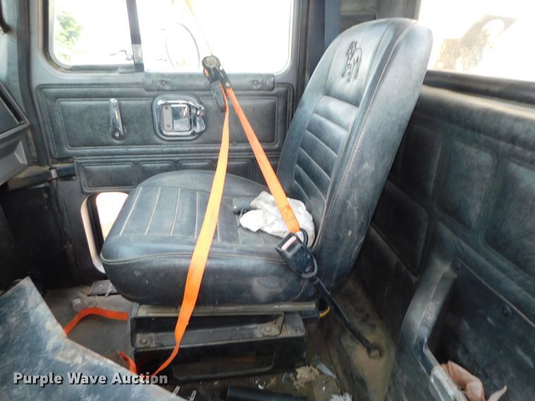 image for item DK8612 1993 Mack CH613  semi truck