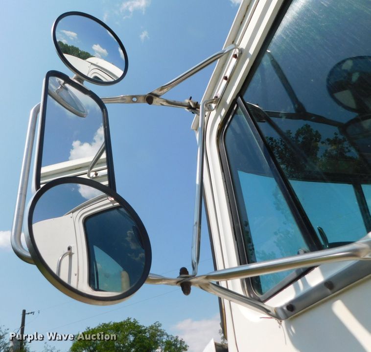 image for item DK8612 1993 Mack CH613  semi truck