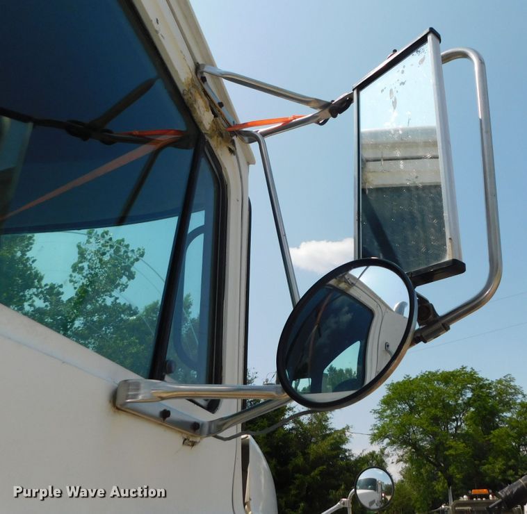 image for item DK8612 1993 Mack CH613  semi truck