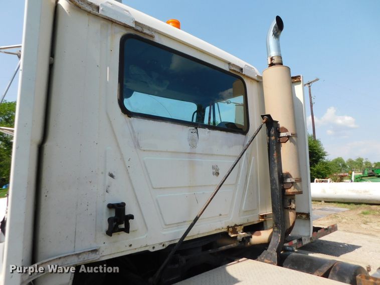 image for item DK8612 1993 Mack CH613  semi truck