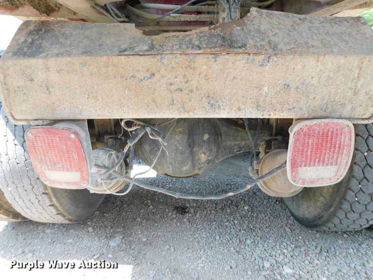 image for item DK8612 1993 Mack CH613  semi truck