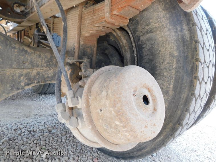 image for item DK8612 1993 Mack CH613  semi truck