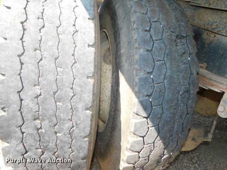 image for item DK8612 1993 Mack CH613  semi truck