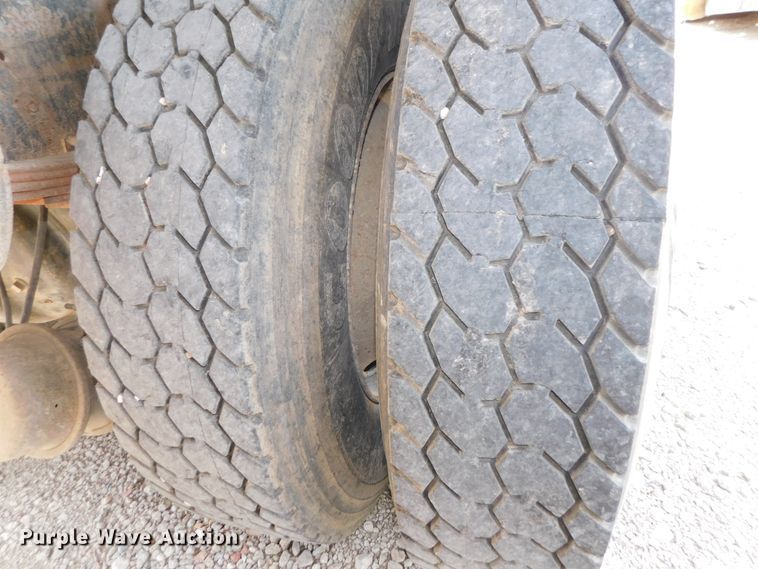 image for item DK8612 1993 Mack CH613  semi truck