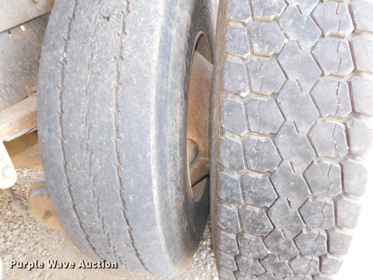 image for item DK8612 1993 Mack CH613  semi truck