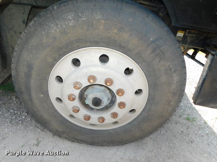 image for item DK8612 1993 Mack CH613  semi truck