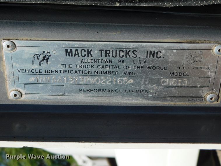 image for item DK8612 1993 Mack CH613  semi truck