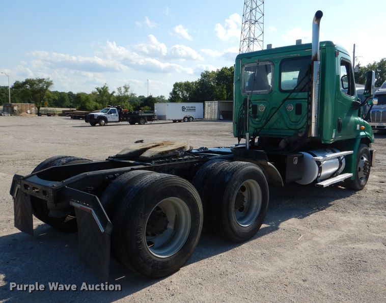 image for item DL3358 2010 Freightliner Cascadia 113  semi truck