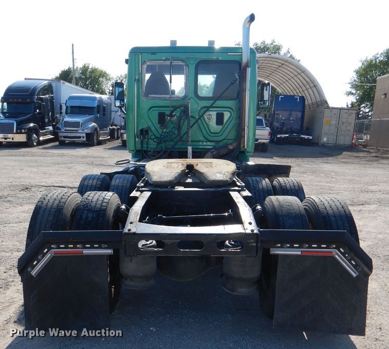 image for item DL3358 2010 Freightliner Cascadia 113  semi truck