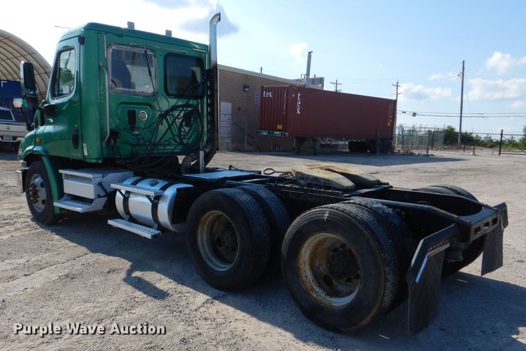 image for item DL3358 2010 Freightliner Cascadia 113  semi truck