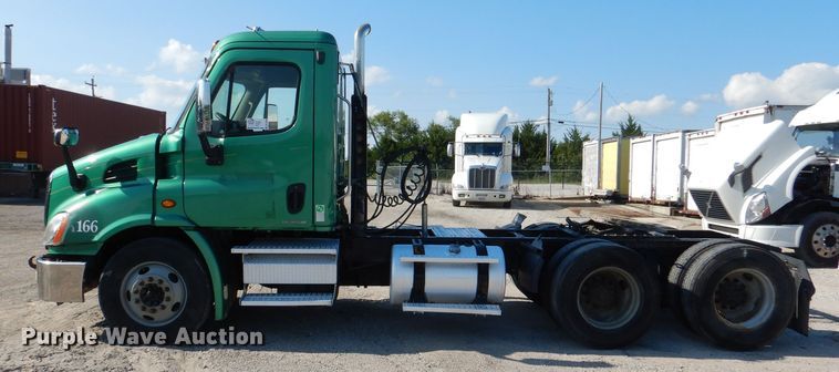 image for item DL3358 2010 Freightliner Cascadia 113  semi truck