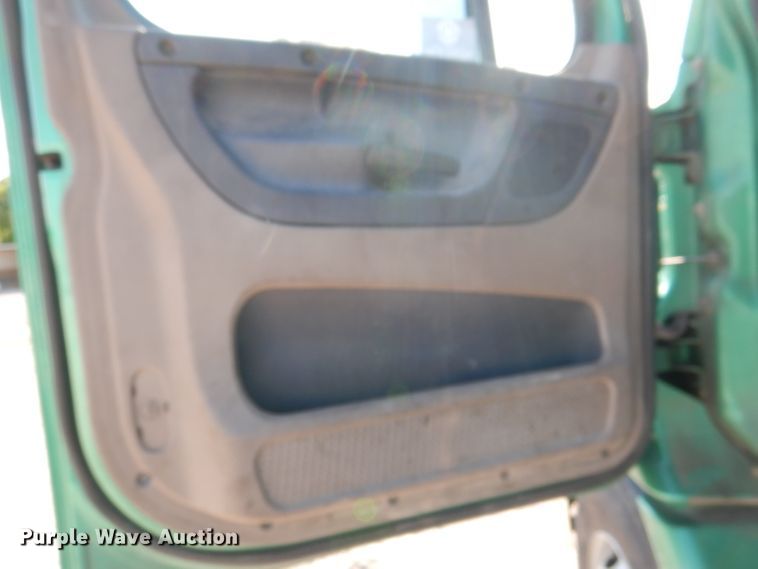 image for item DL3358 2010 Freightliner Cascadia 113  semi truck