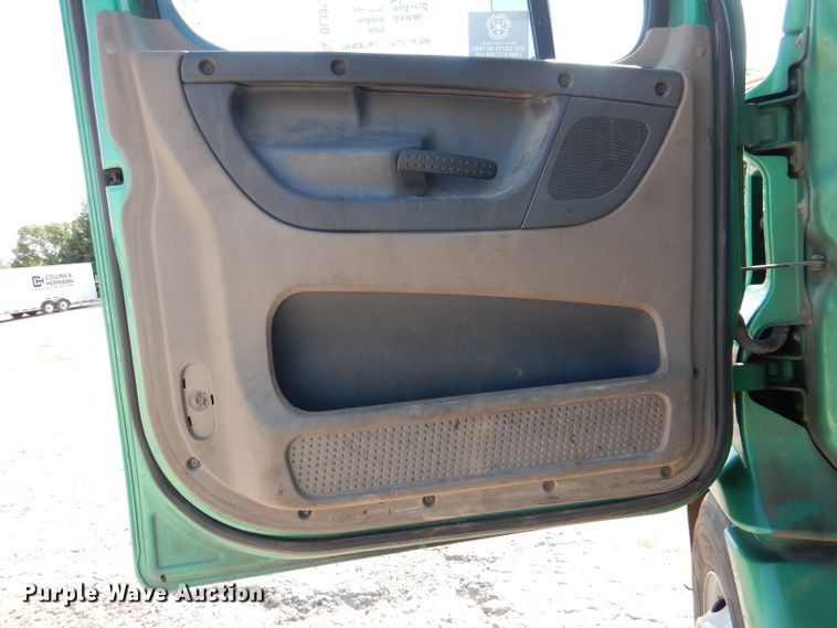 image for item DL3358 2010 Freightliner Cascadia 113  semi truck