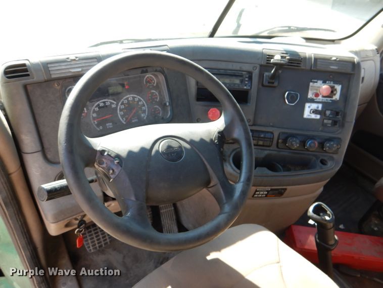 image for item DL3358 2010 Freightliner Cascadia 113  semi truck