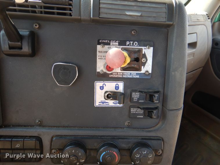 image for item DL3358 2010 Freightliner Cascadia 113  semi truck