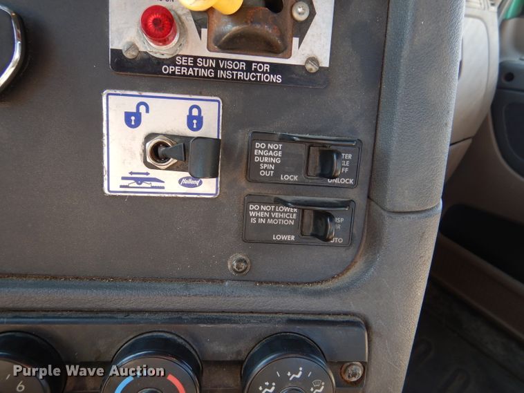 image for item DL3358 2010 Freightliner Cascadia 113  semi truck