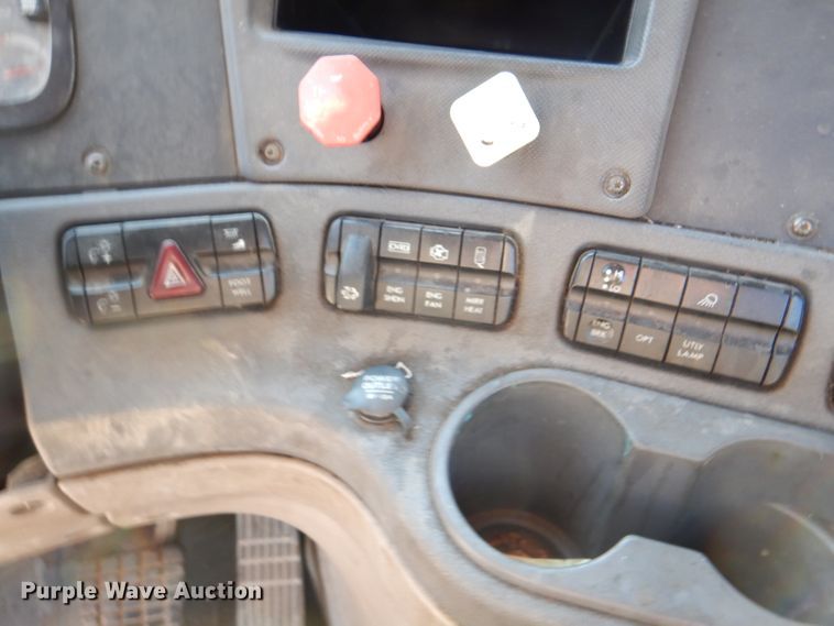 image for item DL3358 2010 Freightliner Cascadia 113  semi truck