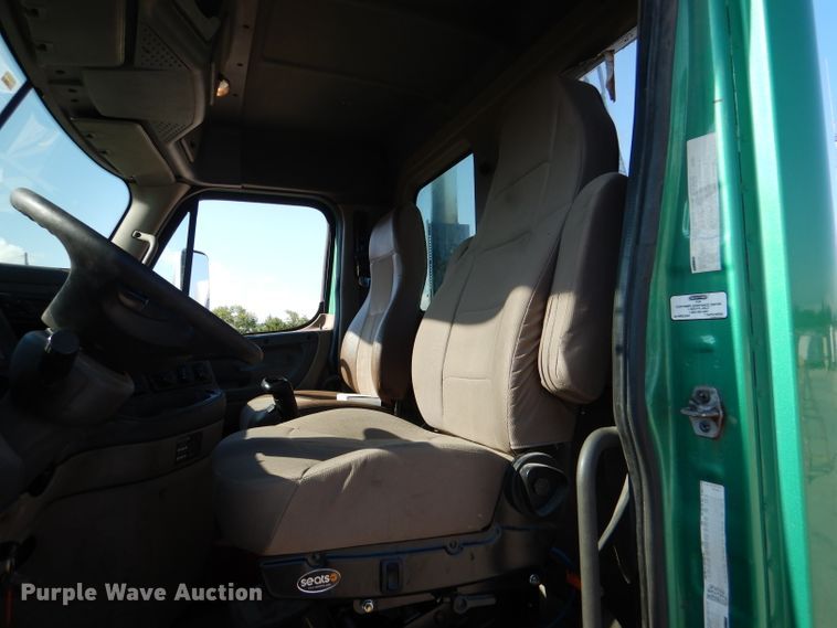 image for item DL3358 2010 Freightliner Cascadia 113  semi truck