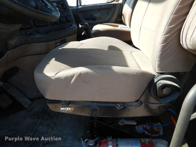 image for item DL3358 2010 Freightliner Cascadia 113  semi truck