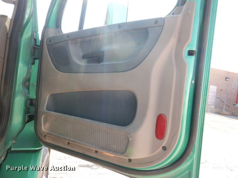 image for item DL3358 2010 Freightliner Cascadia 113  semi truck