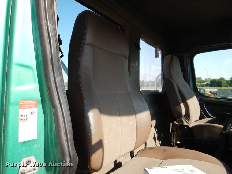 image for item DL3358 2010 Freightliner Cascadia 113  semi truck