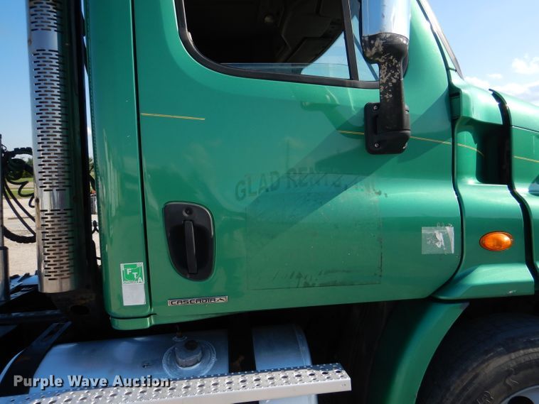 image for item DL3358 2010 Freightliner Cascadia 113  semi truck