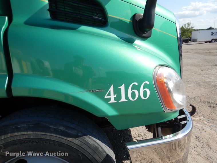 image for item DL3358 2010 Freightliner Cascadia 113  semi truck