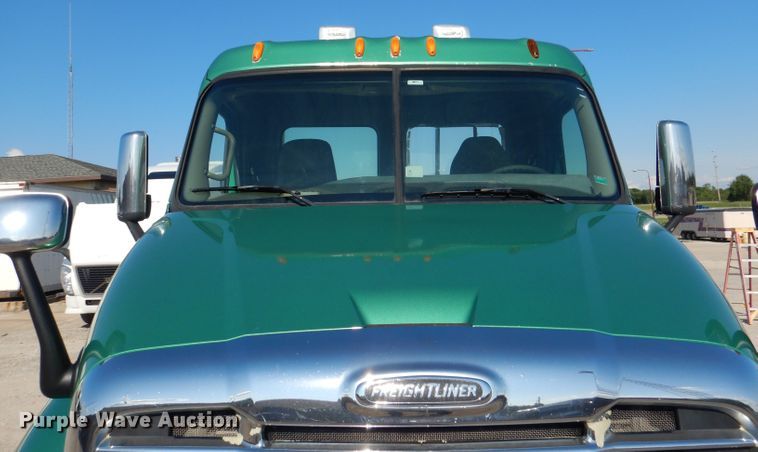 image for item DL3358 2010 Freightliner Cascadia 113  semi truck