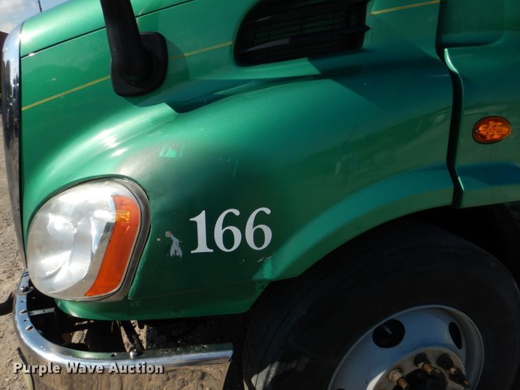 image for item DL3358 2010 Freightliner Cascadia 113  semi truck