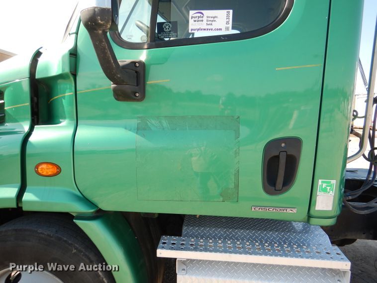 image for item DL3358 2010 Freightliner Cascadia 113  semi truck