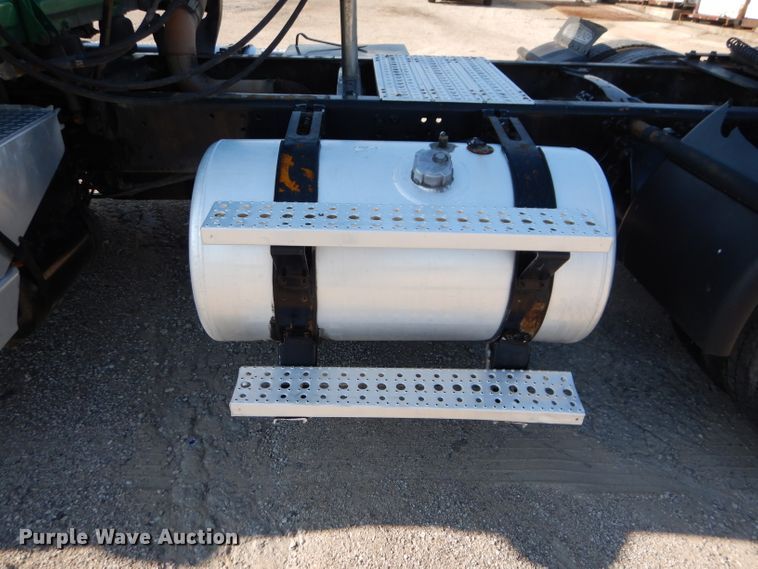 image for item DL3358 2010 Freightliner Cascadia 113  semi truck