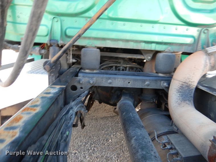 image for item DL3358 2010 Freightliner Cascadia 113  semi truck