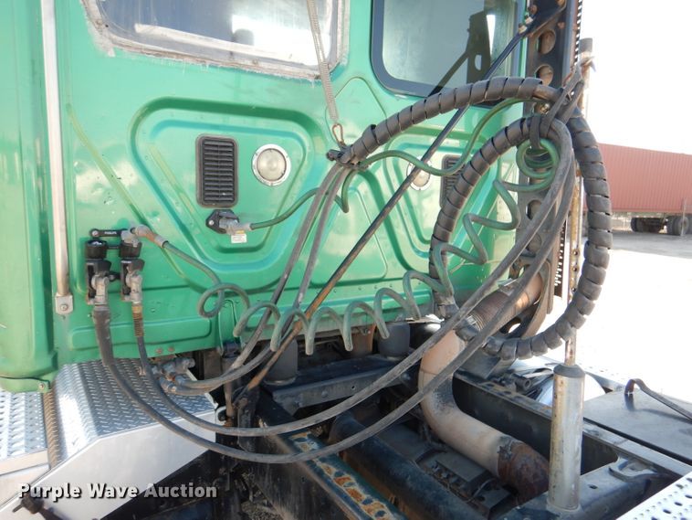 image for item DL3358 2010 Freightliner Cascadia 113  semi truck