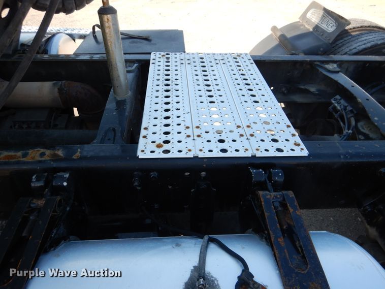 image for item DL3358 2010 Freightliner Cascadia 113  semi truck