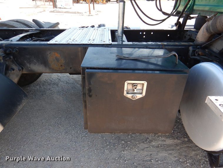 image for item DL3358 2010 Freightliner Cascadia 113  semi truck