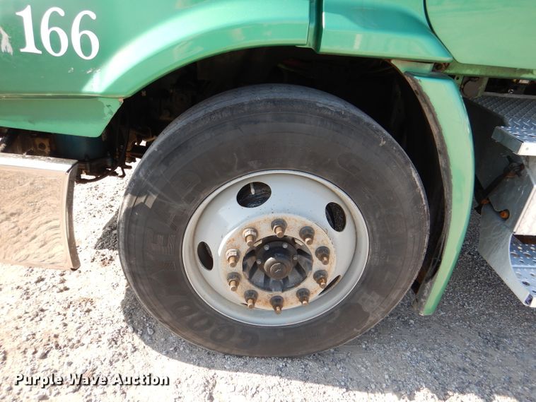 image for item DL3358 2010 Freightliner Cascadia 113  semi truck