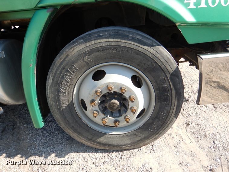 image for item DL3358 2010 Freightliner Cascadia 113  semi truck