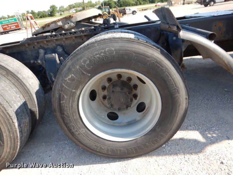 image for item DL3358 2010 Freightliner Cascadia 113  semi truck