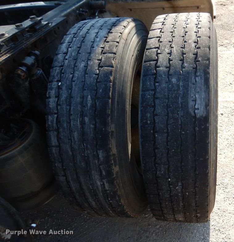 image for item DL3358 2010 Freightliner Cascadia 113  semi truck