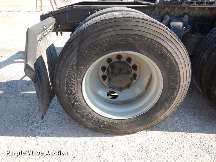 image for item DL3358 2010 Freightliner Cascadia 113  semi truck