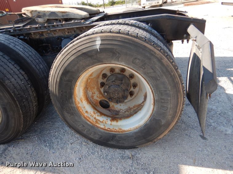 image for item DL3358 2010 Freightliner Cascadia 113  semi truck