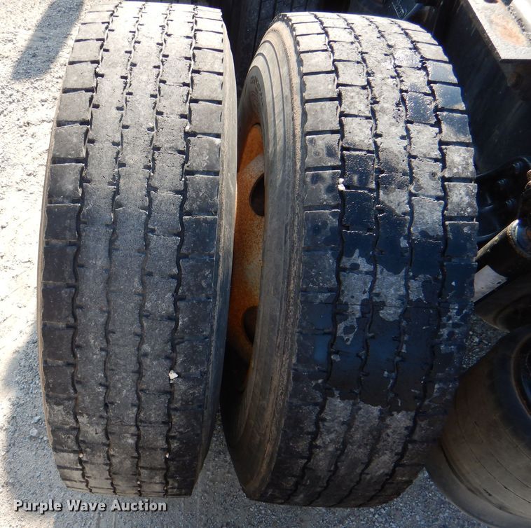 image for item DL3358 2010 Freightliner Cascadia 113  semi truck